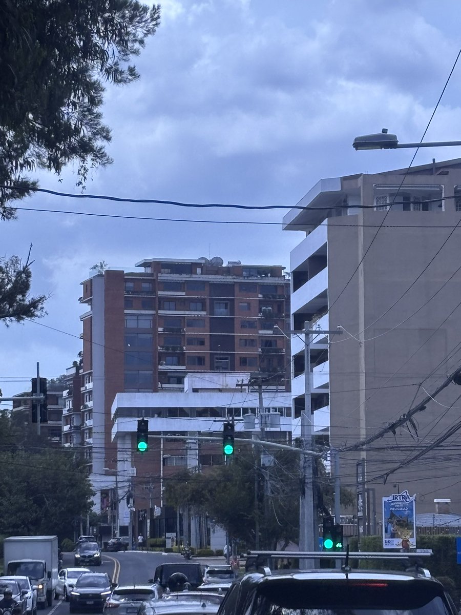 Que van solo 61 intersecciones de 528 y que tengamos paciencia en lo que se sincronizan TODOS dicen…. Mientras deciden poner todo , que la ciudad colapse, porque todo es un “proceso”😂