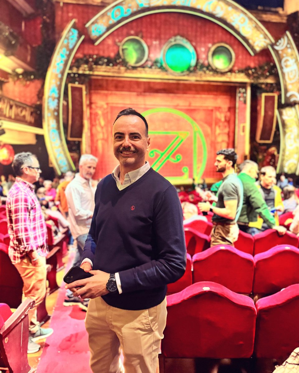 Nunca pensé que vería en España un musical como Wicked. Pero aquí está. 
Valoró la valentía de quienes lo han hecho posible.
Poco a poco