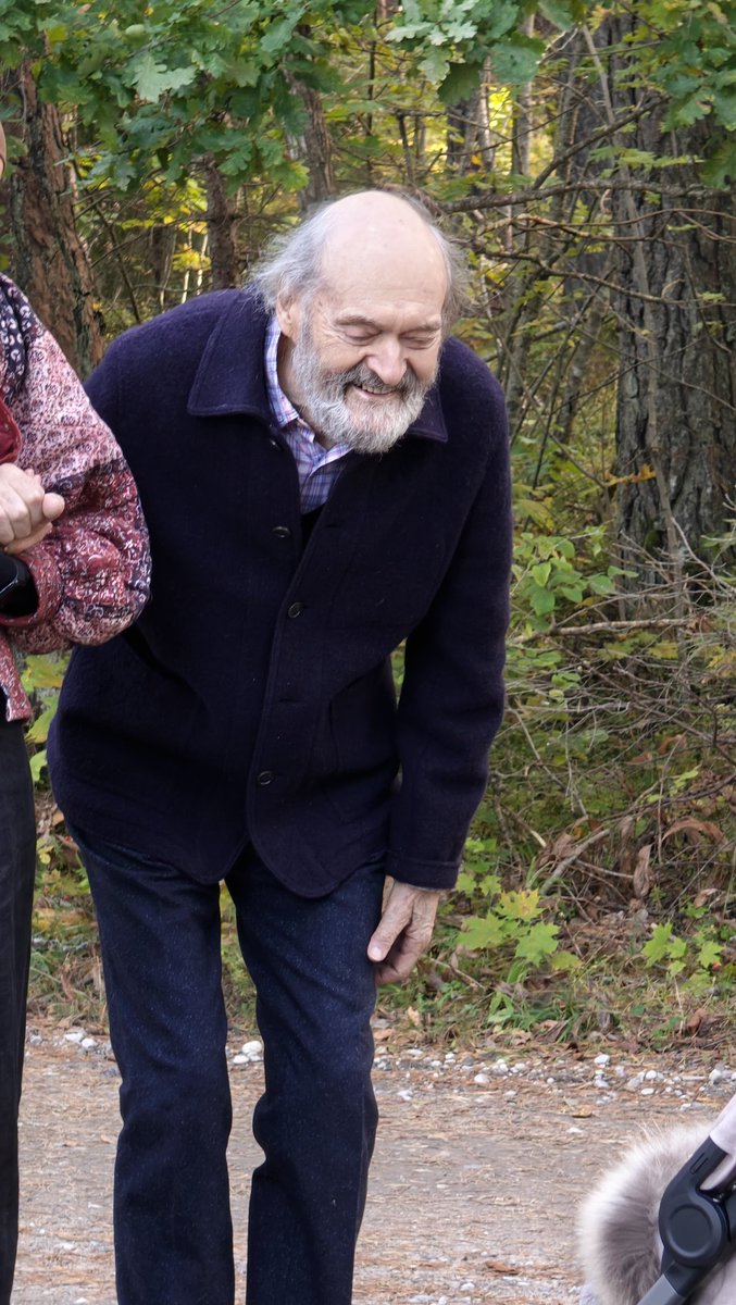 Kad negaidīti satiec pašu Meistaru. Uz celiņa Laulasmā pie Arvo Pērta centra, pirms Radio kora koncerta, kurā skan viņa mūzika. #ArvoPart90