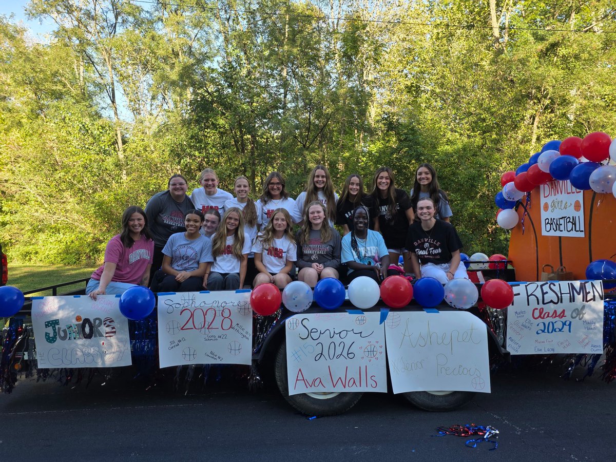 dchswarriorsgbb's tweet photo. Homecoming 2025! 🎉

We had an absolute blast celebrating Ava, Jill, and Olive for making the Homecoming Court! Huge congrats to Jill and Olive for being crowned Homecoming Princesses! 👑✨ https://t.co/aLypF9h5jC