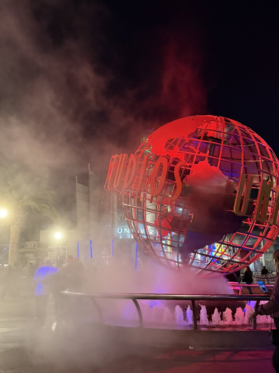 theAWESOMEphiL's tweet image. Universal studios was tons of fun