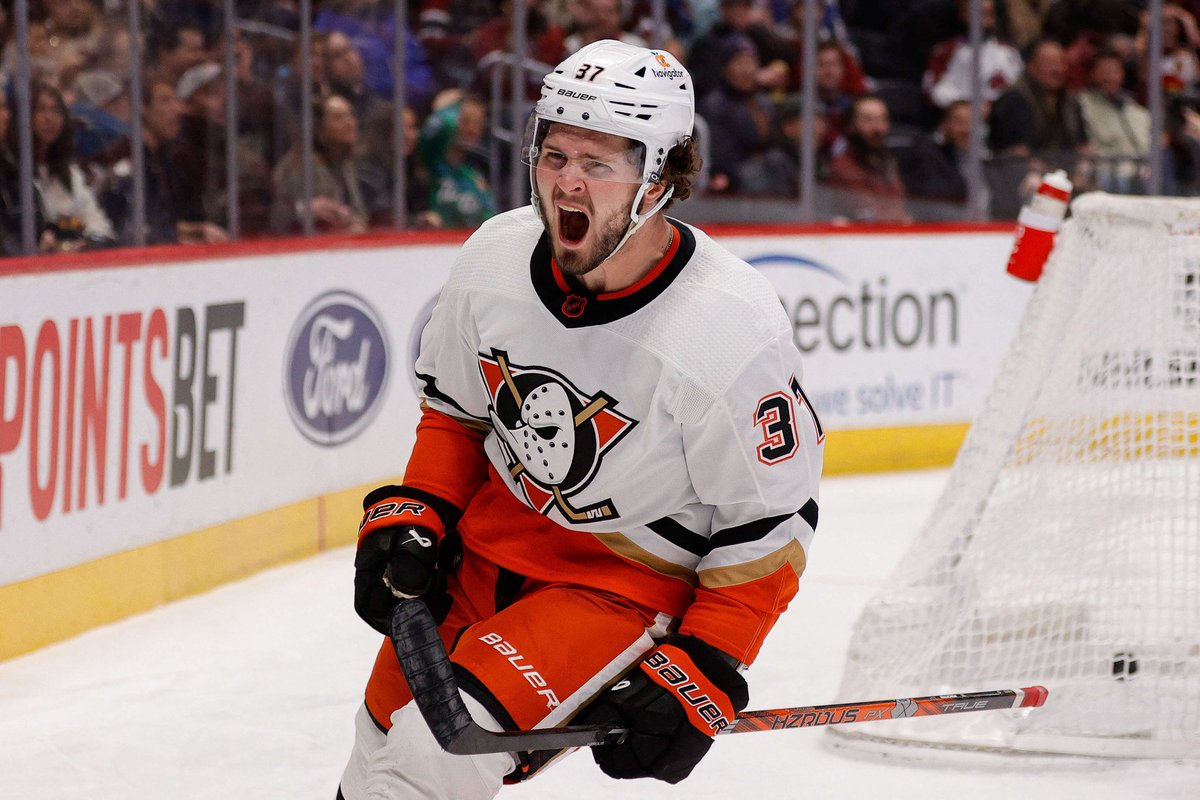 The Anaheim Ducks have inked restricted free agent Mason McTavish to a six-year deal carrying a $7-million cap hit, according to TSN’s Pierre LeBrun.