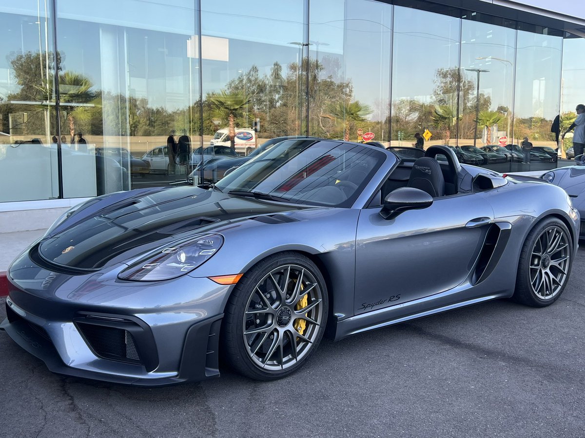 Porsche Sacramento hosted Boxenstopp this morning. Great event with coffee truck, DJ, donuts and of course, great cars.