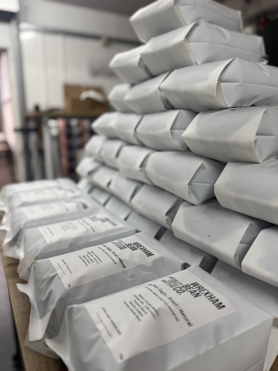 A mountain of wholesale orders heading out to #wrexham and #northwales tonight ready for Monday morning !