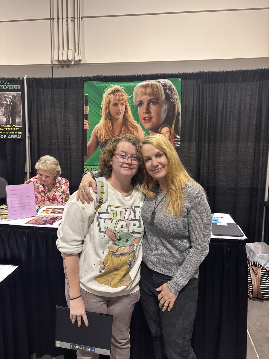 thatwitchygeek's tweet image. Not Renee almost knocking my glasses off my face 🤣