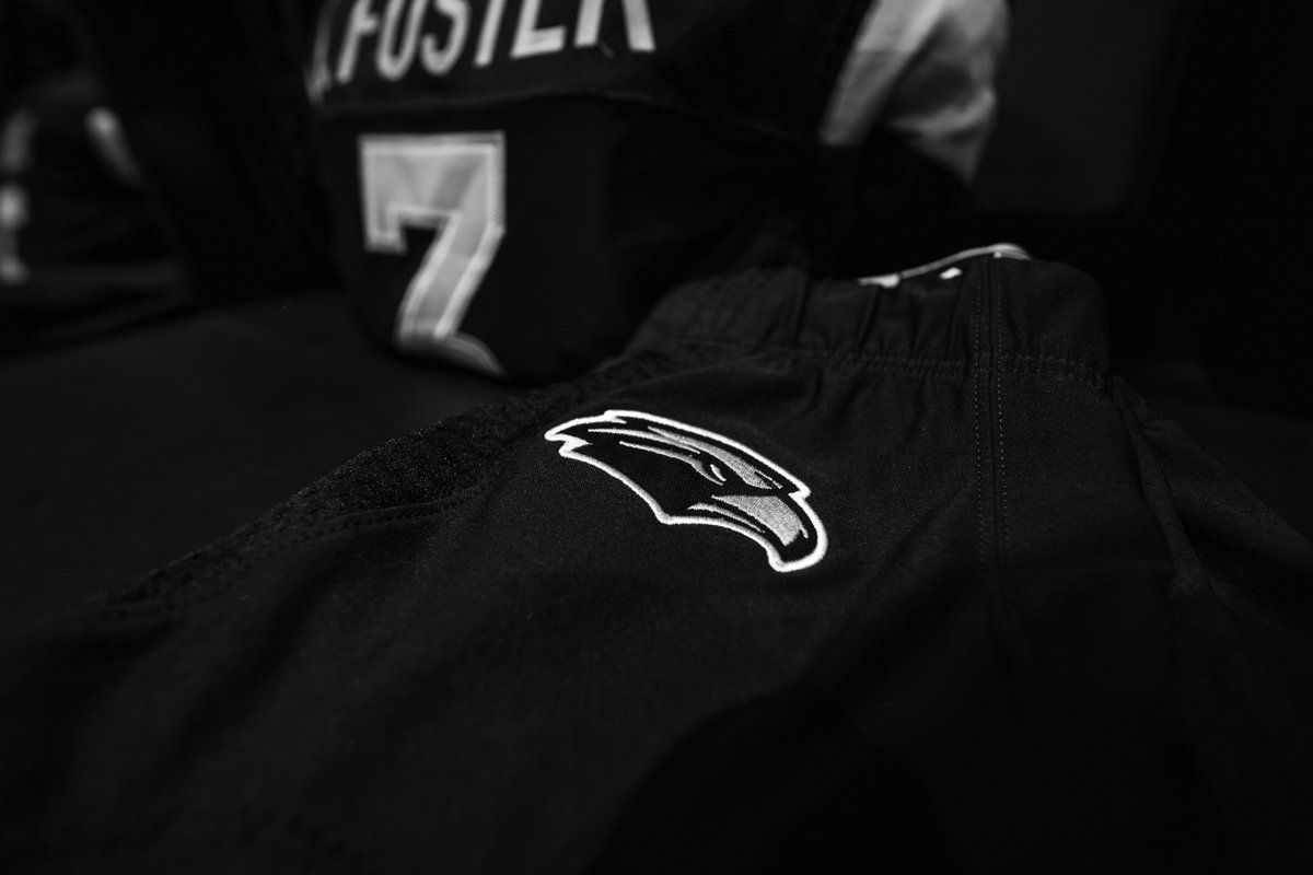 ⚫️ beautiful day to wear black ⚫️