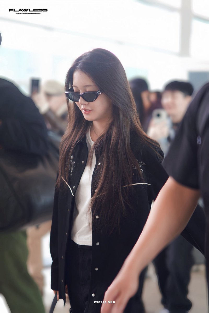 🝳 𝑹𝒐𝒓𝒂 ೀ (@leedayiin) on Twitter photo 