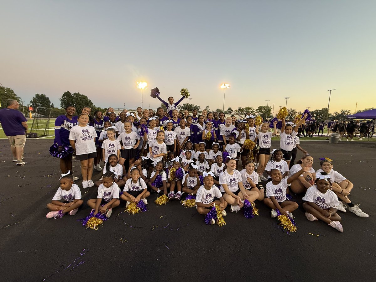 marletta_3's tweet photo. #bulldogpride https://t.co/BIqXh5JPHZ