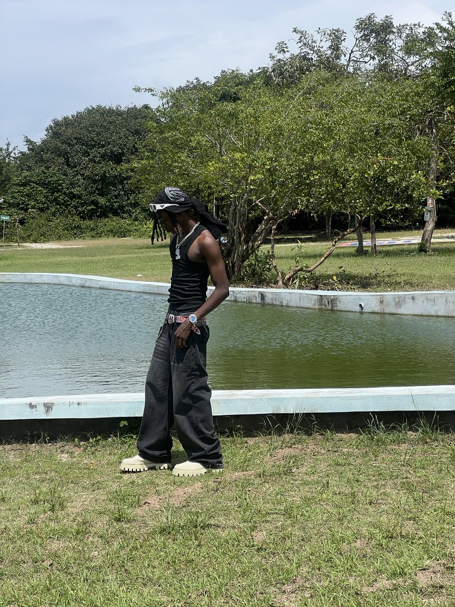 Man no born with silver spoon but all man gat to do is to double hustle