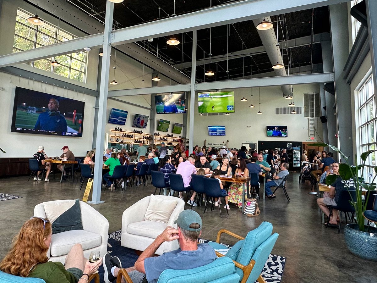 Check out my buddy <a href="/RyanLaPete/">Ryan LaPete</a> new spot for <a href="/DeepBrew/">Deep Brewing Company</a>.   Food is awesome.   (<a href="/TallyMacShack/">The TallyMacShack</a>)