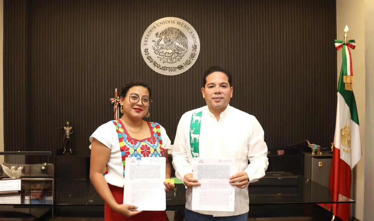 JC_GMarquez's tweet photo. Este día me reuní con mi amiga Teresita Monserrat Mayoral Velasco, titular de la oficina de padrón de beneficiarios del IMSS Bienestar Oaxaca (@IBOaxaca) con quien firmé un convenio de colaboración para instalar un módulo de registro para las personas sin seguridad social en Santa Lucía del Camino. Tener servicios de salud al alcance de todos es un acto de justicia social que beneficia a todos los integrantes de una familia. #HonestidadTransformaciónBienestar