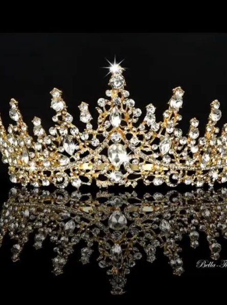 Calling all past Homecoming Queens! 
Lets continue the tradition of having our former Queens ride on a float  in this year’s Parade.

If you were crowned Queen in the past, we’d love for you to be part of this! Please reach out to Kaylin Moody for more details! TheBigSC