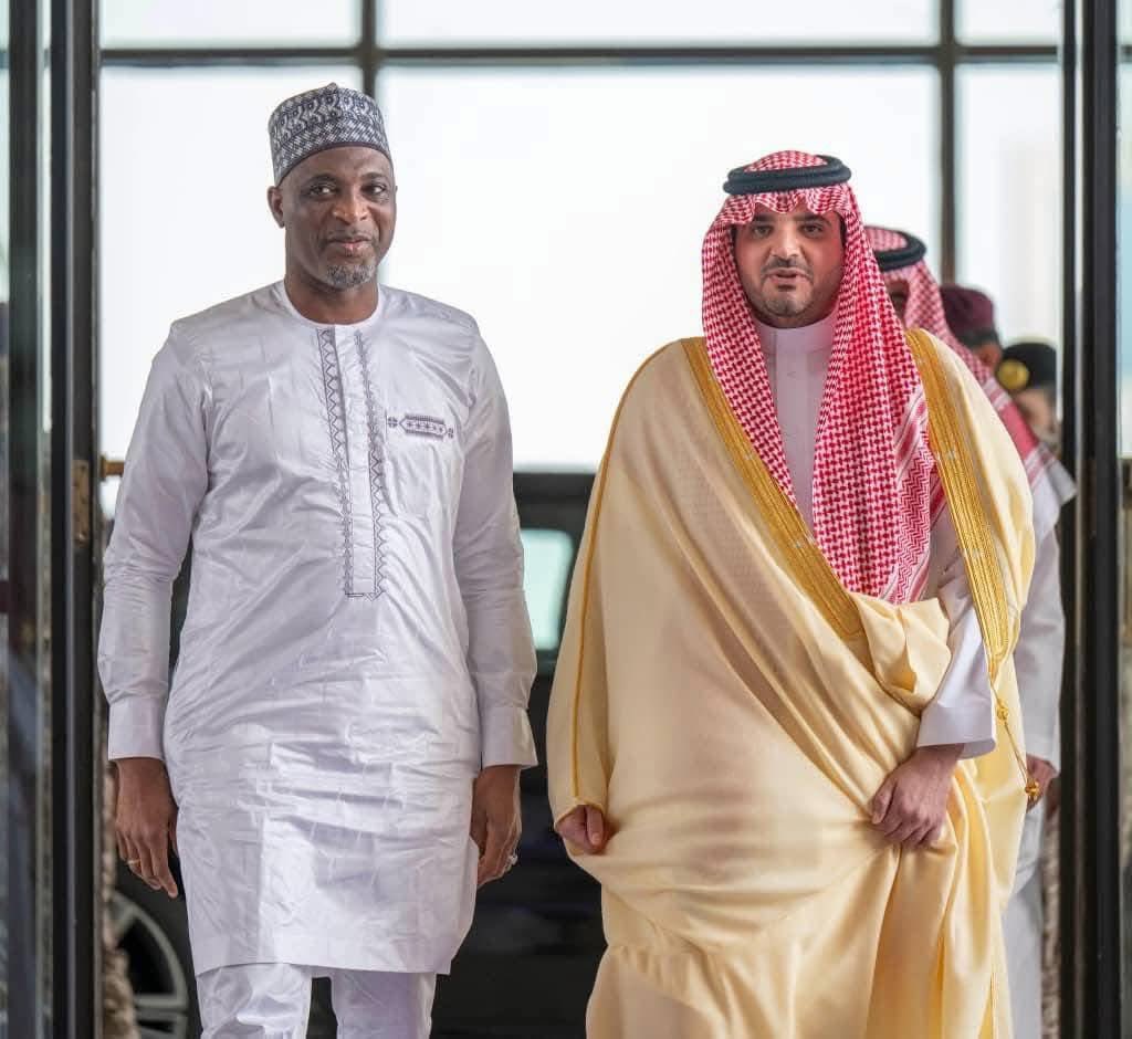 _1deen's tweet image. Ghana’s Interior Minister Hon. Muntaka Mubarak met with Saudi Arabia’s Interior Minister H.H. Prince Abdulaziz bin Saud bin Nayef bin Abdulaziz, in Riyadh to strengthen security cooperation, counter-terrorism, and intelligence sharing. 

#NDC #SCOTUS #RapperholicTheHomecoming