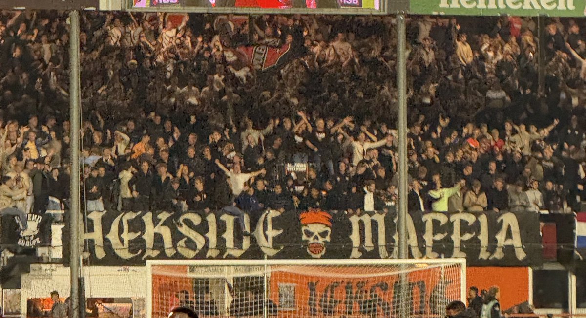 VolendamFemin's tweet photo. Op het laatst werd het wat lastiger maar een terechte overwinning op PEC Zwolle: 2–1. Drie hele belangrijke punten 🤩 En met 7 punten uit 7 duels weer 1-op-1 wat voor ons gewoon meer dan goed is. #VOLpec #eredivisie https://t.co/lRuTAWApRR