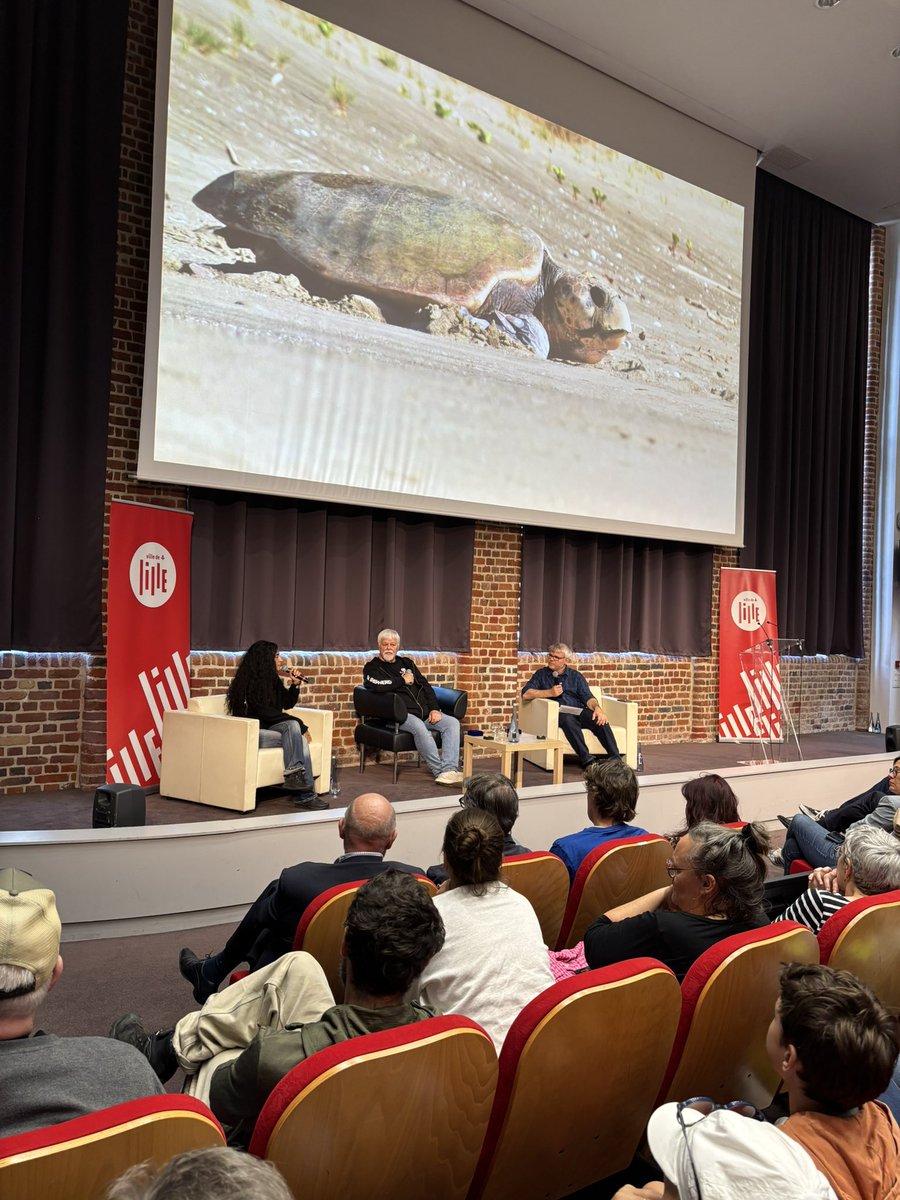 Journée du bien-être animal, à l’initiative de Christelle Libert : <a href="/Ardeslandes/">Arnaud Deslandes</a> remet la 🏅 de la ville à Paul Watson &amp; <a href="/LamyaEssemlali/">Lamya Essemlali</a>, devant une assemblée nombreuse à <a href="/euratechnologie/">EuraTechnologies</a>.

Leurs combats pour les océans &amp; la biodiversité marine sont partagés par les Lillois-es !