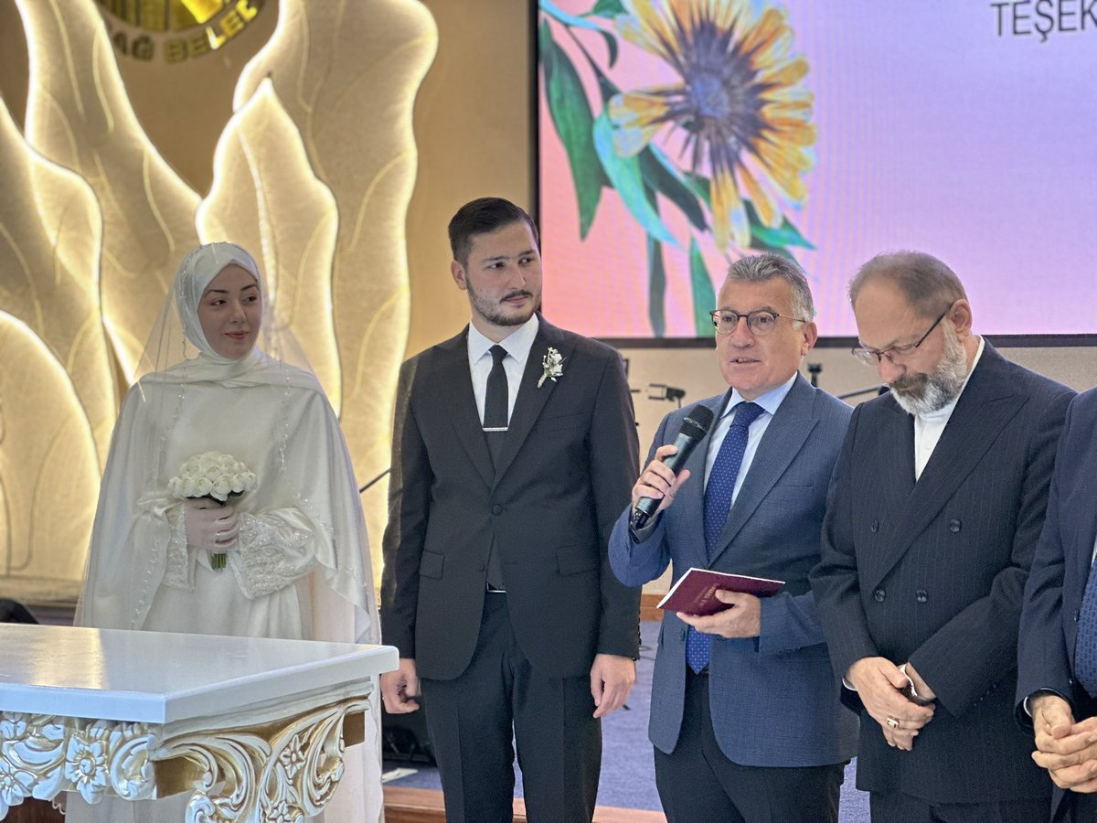 avabdullahguler's tweet photo. AK Parti Grup Başkanlığı'mızda beraber mesai yaptığımız danışmanım Ahmet Emin Özbek ve Asude Özkan kardeşlerimizin nikah merasimlerine katılarak nikah akitlerine şahitlik ettik. 

Özbek ve Özkan ailelerini tebrik ediyor, Ahmet Emin ve Asude kardeşlerimize iki cihan saadeti diliyorum.