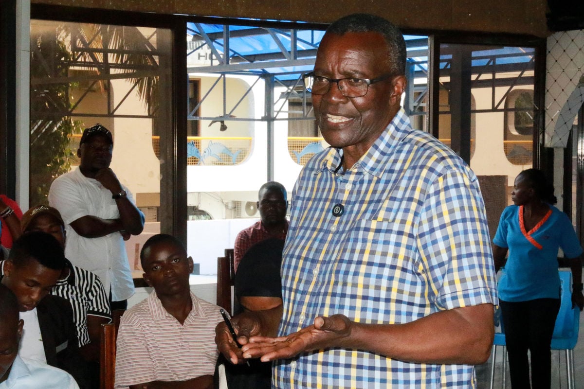 Maraga tells Mombasa youths he won’t give cash handouts zurl.co/Q9jgU