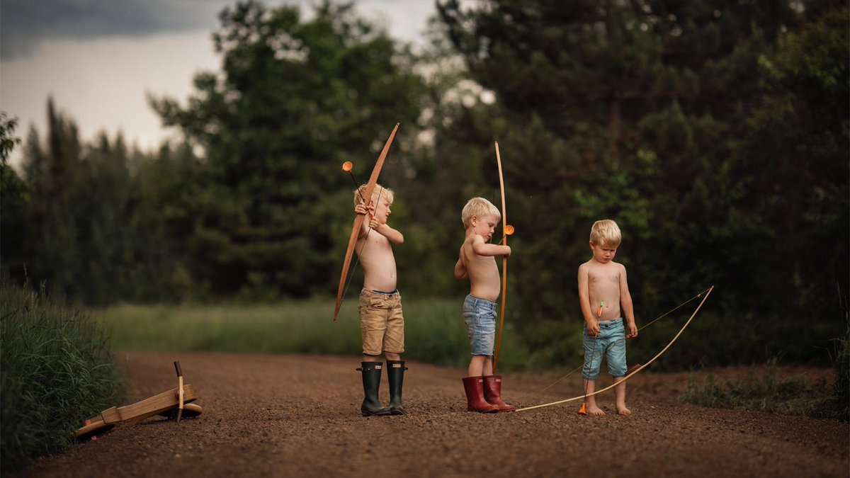 SLRLounge's tweet image. Meg Loeks shares 3 storytelling techniques that add emotional depth and impact to your portraits. buff.ly/R5GByKf