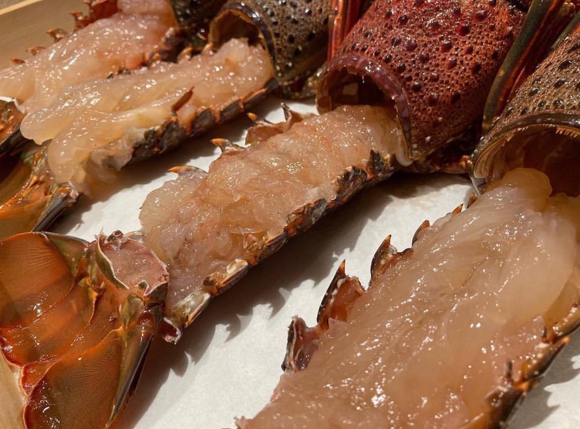 今日はいつもお世話になっている方が連れてってくれました！
伊勢海老をね。ほんとご馳走様です！