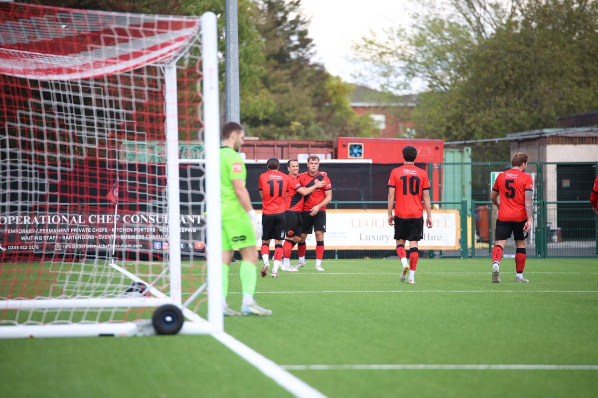 𝗔𝗻𝗼𝘁𝗵𝗲𝗿 𝗰𝗼𝗿𝗻𝗲𝗿, 𝗮𝗻𝗼𝘁𝗵𝗲𝗿 𝗴𝗼𝗮𝗹!

@BrandonCurtisX finds @SamMerson1's head with a pinpoint delivery, and our #9 finds the target!

📷: @Nick_Taylor2

🏆 <a href="/IsthmianLeague/">The Pitching In Isthmian League</a> | #UpTheVilla