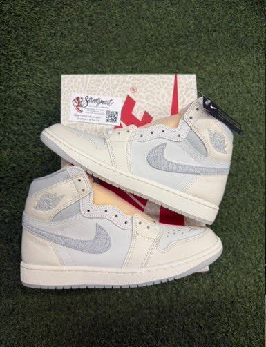 JustFreshKicks tweet media