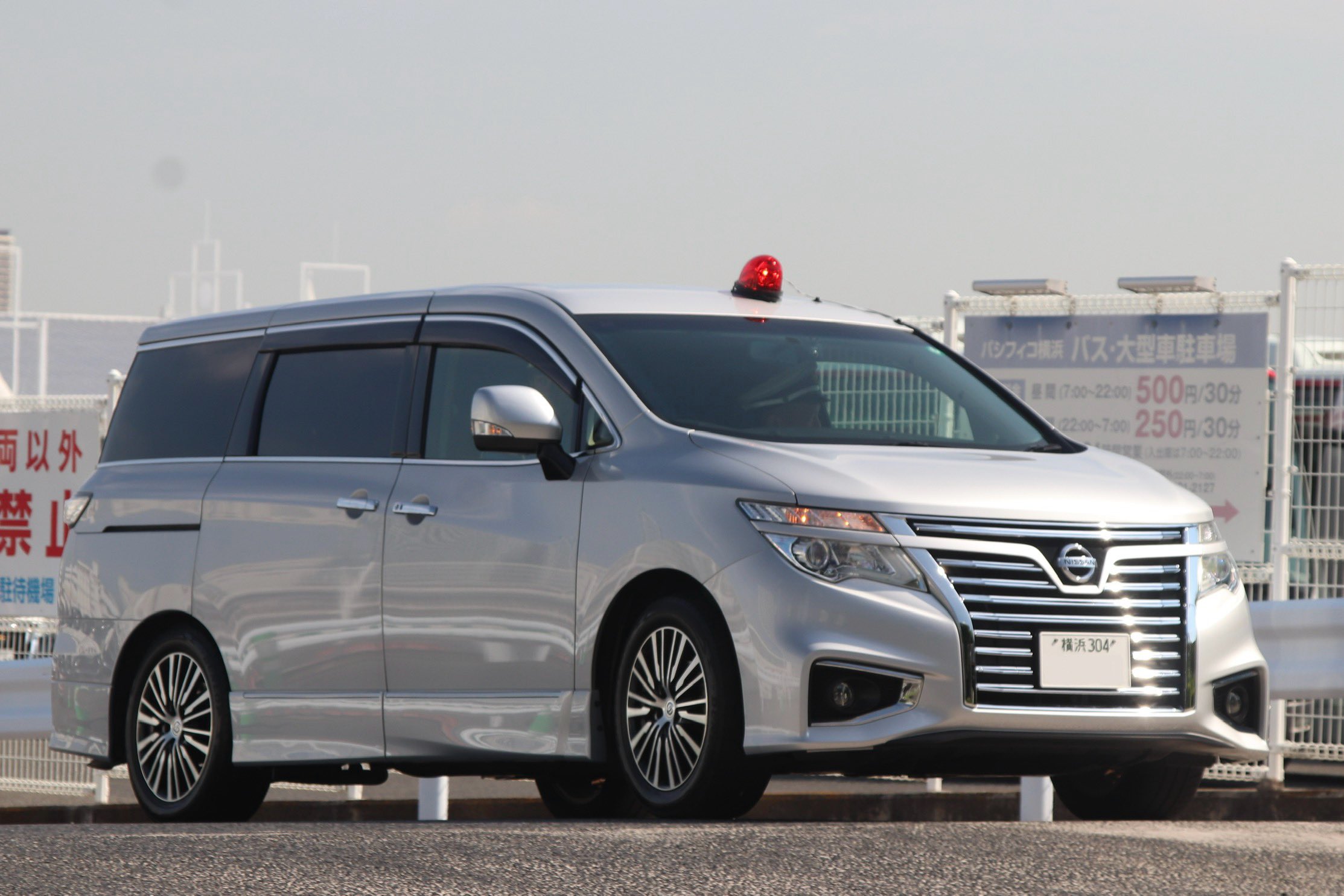 レイズ 日産 エルグランド 神奈川県警察交通部交通捜査課暴走族対策室車両 レイズ 日産 エルグランド 神奈川県警察交通部交通捜査課暴走族