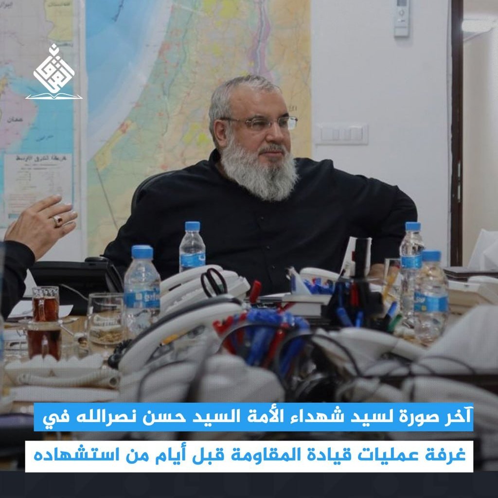 هكذا كان حاله في اخر ساعاته..
كان واقفا بشموخ يقود فصول القتال ويشرف على تفاصيل العمليات في اقدس معركة مع الد اعداء الامة..
لم يكن منزويا في زاوية القعود..
ولا متكئا على اريكة الرفاهية..
ولا مستلقيا على بساط الخذلان..
ولا راكعا امام اوثان المغريات والتهديدات..

 رضوان الله عليه