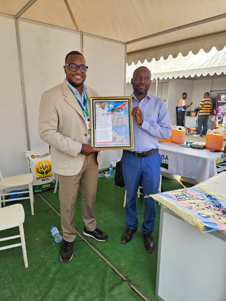 Trésor Yuma (@bonny_yuma) on Twitter photo #RDC : Jonathan Kienge, un leader inspirant pour la jeunesse.
L'honorable <a href="/j_kashetu/">Jonathan Kienge Kashetu</a> a été reconnu pour son engagement. Il promet de continuer à encadrer et motiver les jeunes, une vraie marque de #leadership. #RDC : Jonathan Kienge, un leader inspirant pour la jeunesse.
L'honorable <a href="/j_kashetu/">Jonathan Kienge Kashetu</a> a été reconnu pour son engagement. Il promet de continuer à encadrer et motiver les jeunes, une vraie marque de #leadership.