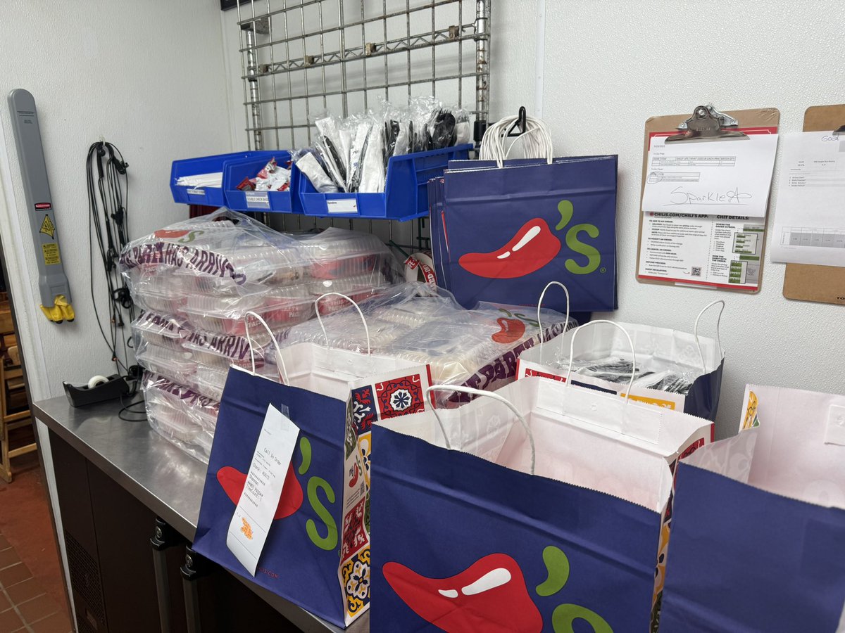 Let’s go, Yellowjackets! 🌶️❤️ #ChilisLove #StriveForFive