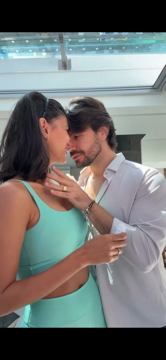 FernandaLciaBe1's tweet photo. Lindos ❤ ☎️ https://t.co/KYWzFBrddm