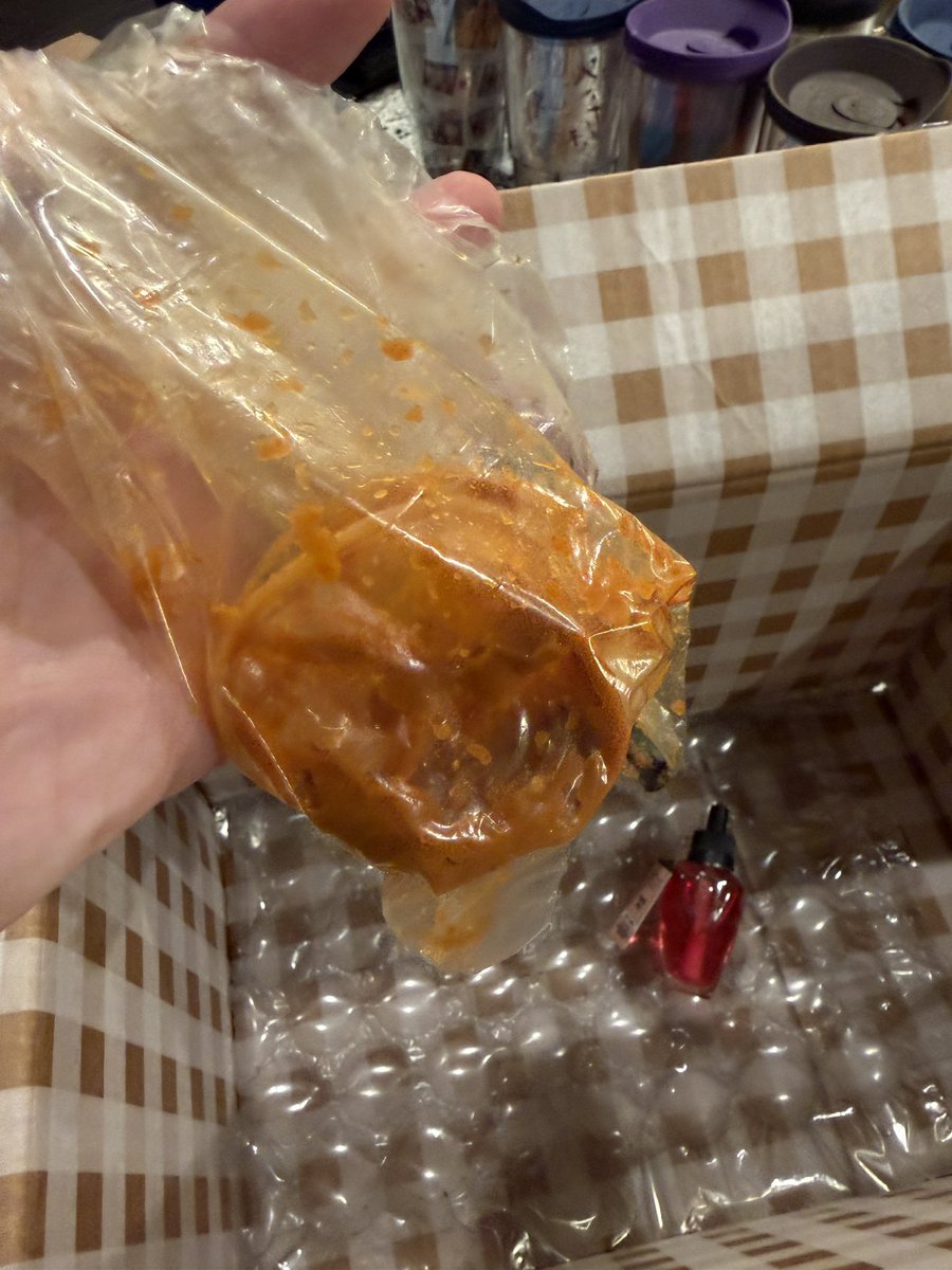 KyleRaser's tweet photo. @bathbodyworks my order arrived and when I opened it there was a container of marinara sauce inside that was busted open all over my items. There’s no way to Email you so thought I’d try this. You may want to check your Shipping dept for unsauced mozzarella sticks. 😔 https://t.co/5hzZUZ75AE