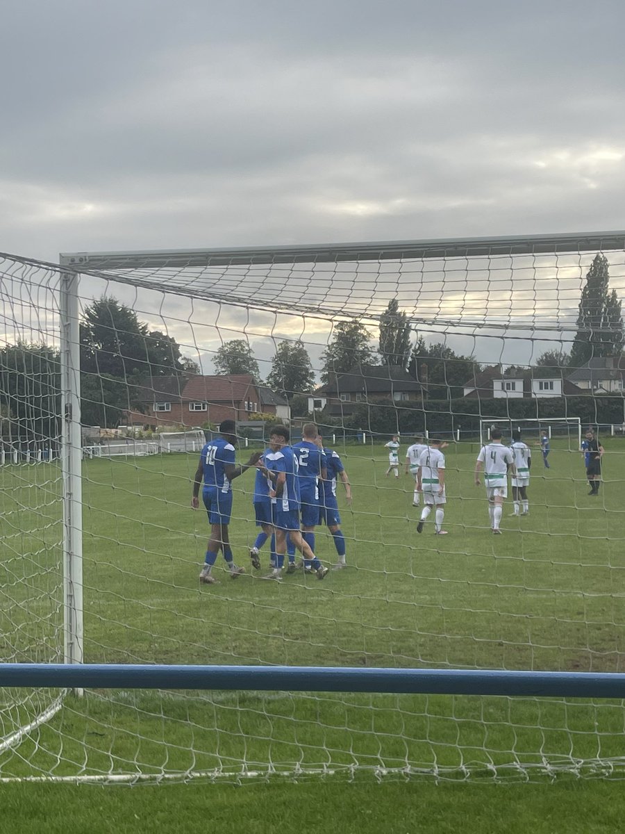 31’ GOALLL, Prosser cross finds IBZ at the back post 

🔵 1-1 🟢