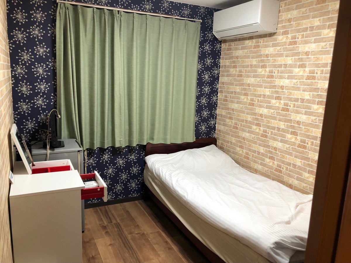 本日の留置所！！何だか豪華やな🤣 (@ ホテル加賀 in 大阪市, 大阪府) app.foursquare.com/share/checkin/…