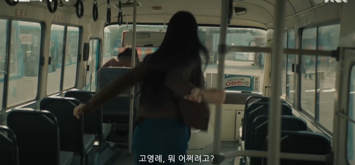 lovethisdrama's tweet photo. 종희 구하려고 박치기에 버스 탈취까지 하는 영례야.. 내 여자들 도망 스케일 미쳤음 이게 진짜 사랑이야 https://t.co/G5pYxDxg93