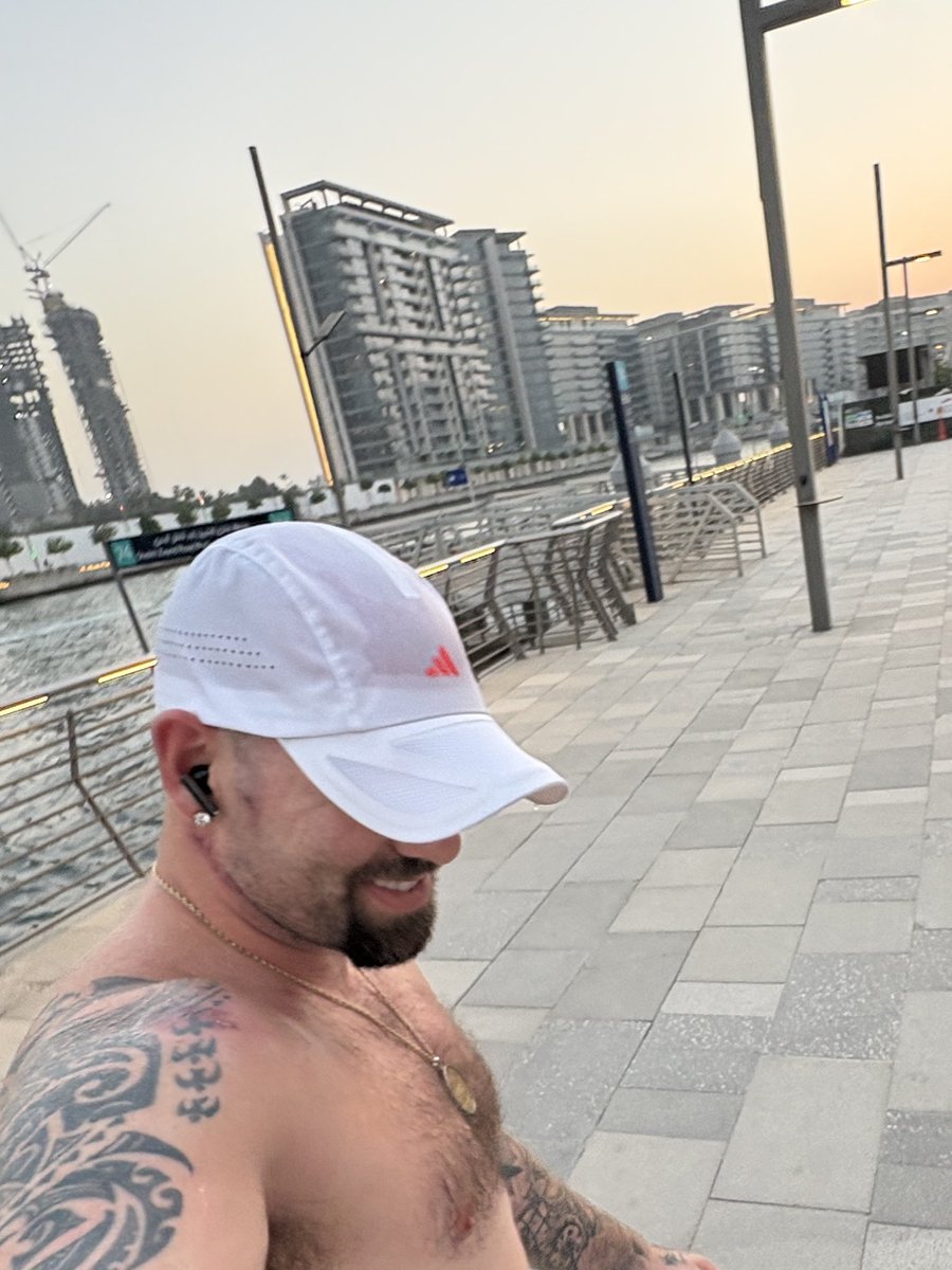 fuckeuphamisms's tweet photo. #dubai https://t.co/STPoKXAtrF