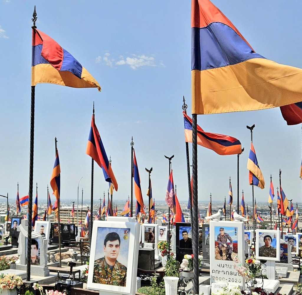 Il y a cinq ans, le 27 septembre 2020, débutait la Guerre des Quarante-quatre jours.

Le vrai tombeau des morts, c'est le cœur des vivants - Jean Cocteau