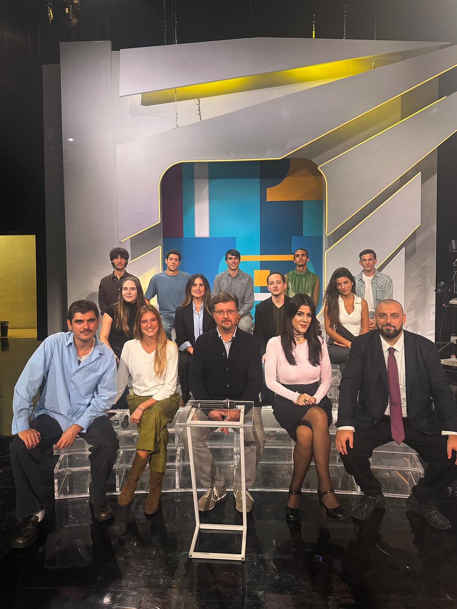 27/09/25, 1^ puntata di <a href="/TvTalk_Rai/">Tv Talk</a>!

In studio con me <a href="/kindermaxxi/">Stefano Monti</a> <a href="/GiadGiorgi/">Giada Giorgi</a> <a href="/teobonf__/">Matteo Bonfiglioli</a> <a href="/iotommy/">Tommaso Proverbio</a> <a href="/SofiaPatrini/">Sofia Patrini</a> <a href="/DaniLombardi03/">Daniele Lombardi</a> <a href="/algertmyrtja/">algert_myrtja</a> <a href="/CivitaDamiana/">Damiana Civita</a> <a href="/scornerhenry/">Henry</a> #BenedettaSidonio #EleonoraIngrosso #MarcoGrazianoPisa e il #target Andrea!

#TvTalk torna sabato 04/10! ❤️
