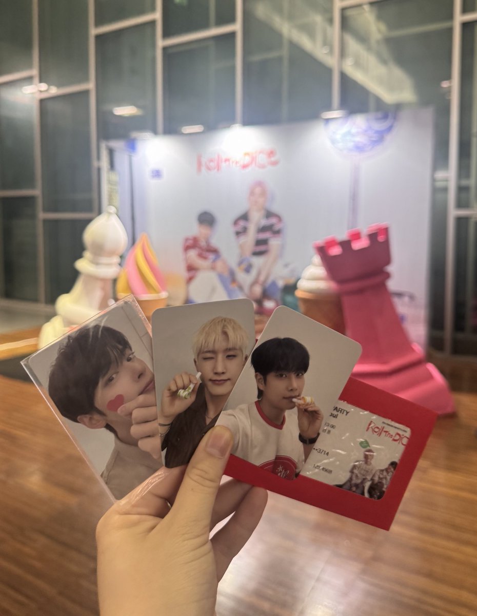 lkew0397's tweet photo. @offclASTRO κ±°λ§μμ~μ¬λν΄~ π§‘π
#μ μ μ΄ #μ§μ§ #offclASTRO https://t.co/dHZpVrWX4e