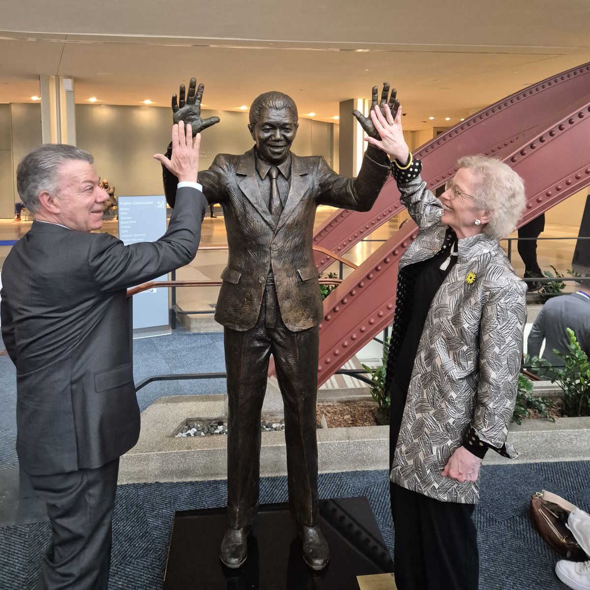 Nelson Mandela’s statue at the UN reminds us that true leadership is courage in action.

"Do not look away, do not hesitate. The world is hungry for action, not words. Act with courage and vision."

His vision still inspires us today. #UNGA80