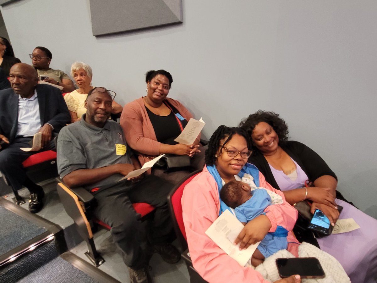smithclass128's tweet image. On the Hill: Dr. Garner, Proud Mays Principal, Charges Senior Scholars and Parents to be Intentional and Remain Laser-focused on Positive Outcomes as they Embark Upon Application Season. #REACH #Investiture #Commitment #Legacy
