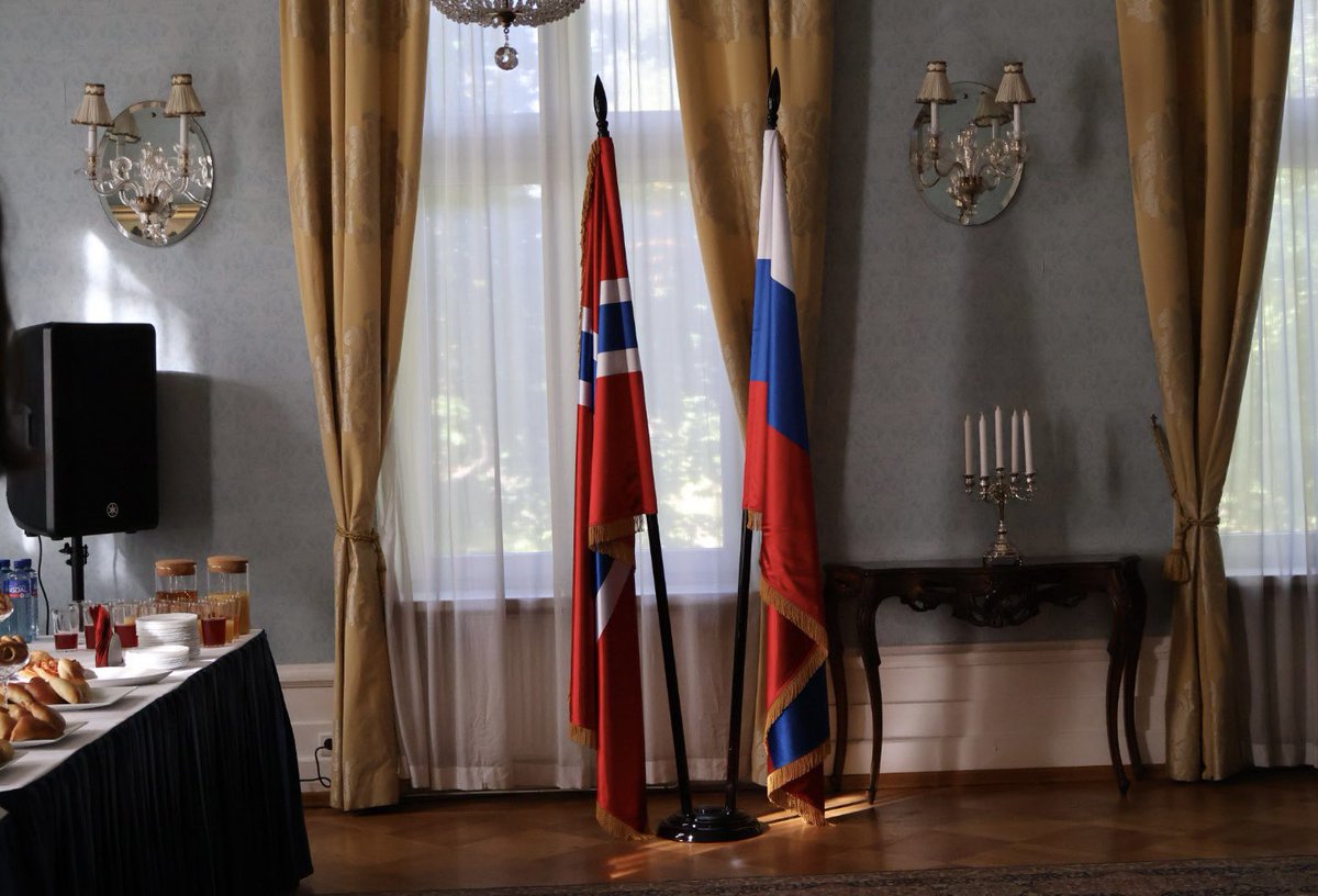 RusEmbNo's tweet image. 🇷🇺🇳🇴 On the meeting at the Embassy of Russia with Norwegian school students 

On 24 September, the Russian Embassy in Norway hosted an educational event for Norwegian schoolchildren dedicated to the history of the Cold War.

🎥 As part of the meeting, students from one of Oslo's…