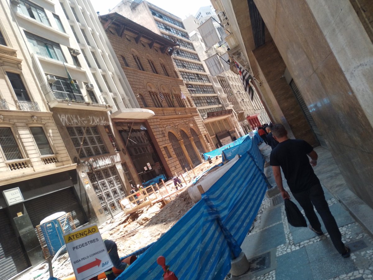 acredite...
rua XV de novembro 
sp,centro. 🙄