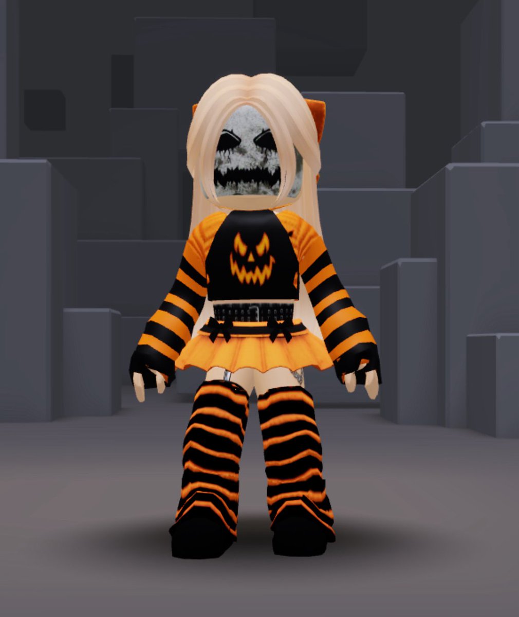 pixiedust10922's tweet image. My alt and main Halloween avatars #RobloxAvatar #halloween