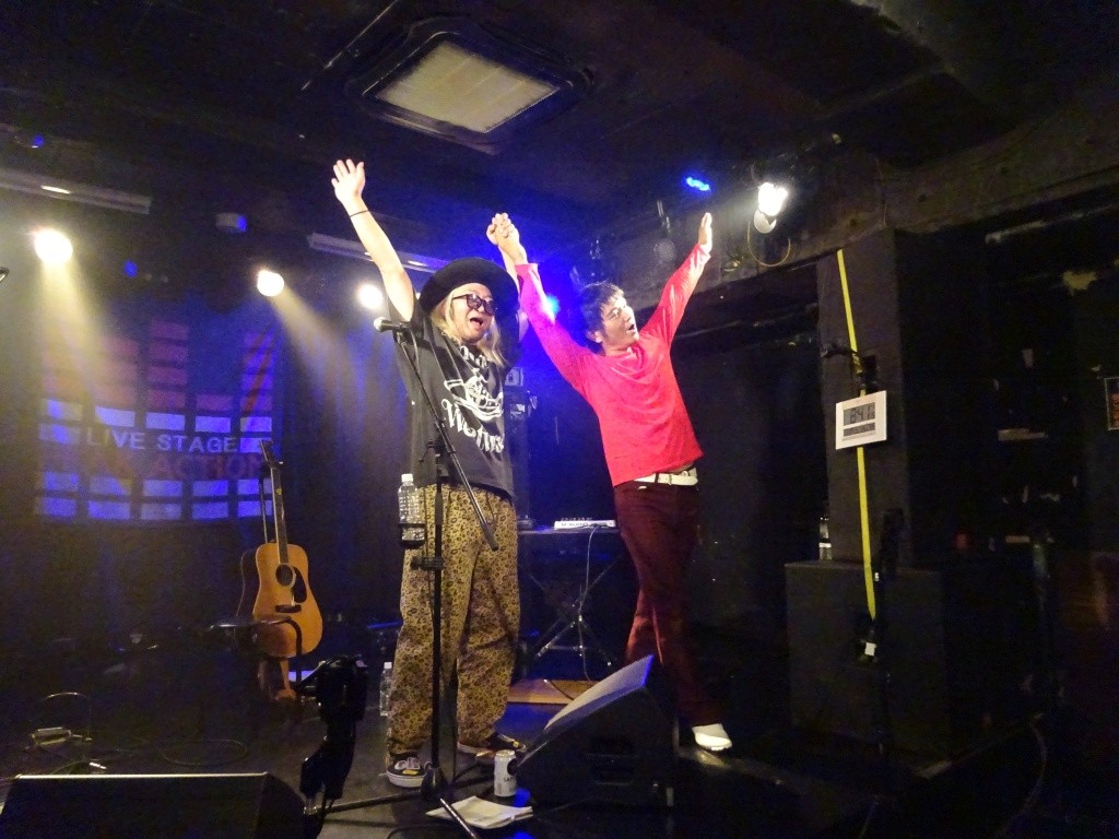 tsukasa_0720's tweet image. 本日こちら、でした。ありきたりな表現だが、互いに高め合う、まさしくそれを体現したようなステージであった。最後まで熱量が落ちない。良いものを見せていただいた、ありがとうございました。写真の掲出については許可を得ております。 #peakaction #thing_of_gipsy_lion #パイナップル独りウェイ