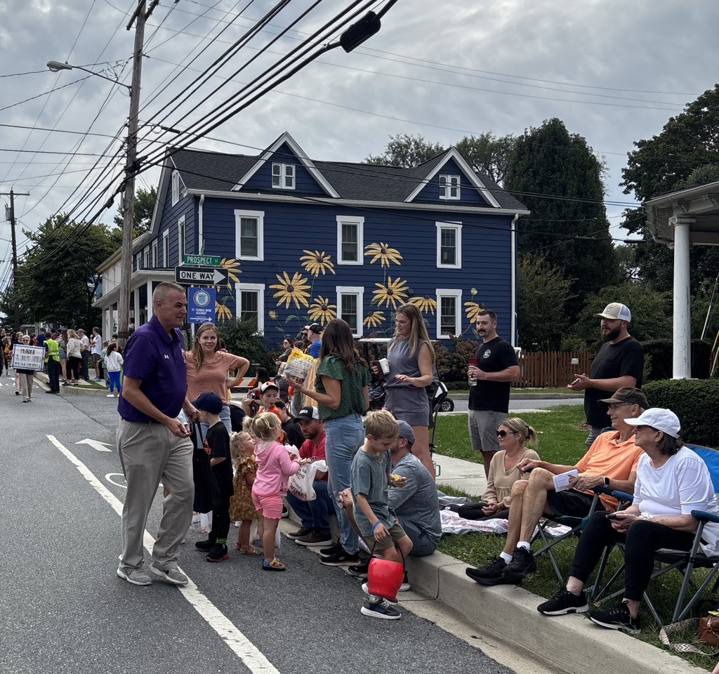 Fun time at Middletown Heritage Festival Parade, great crowd!