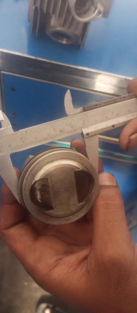 Head / piston