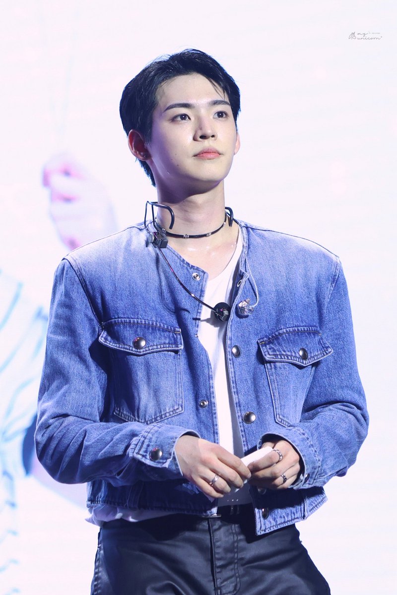 250927 핑키링

오늘 느낌 스윗가이(?)🥰
#온앤오프 #ONF #효진 #HYOJIN #강심장_김효진 #달콤효진 #내유니콘
<a href="/WM_ONOFF/">온앤오프 (ONF)</a>