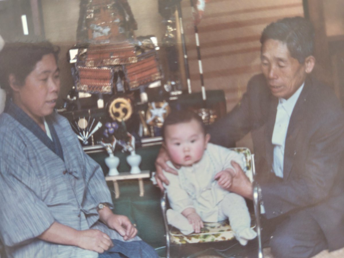 今から55年前の本日9月28日の朝6時頃
私は母さんに産んでもらいました
最期の日も明日また来るよって約束
したけど、突然極楽浄土に修行の旅に
出てしまいました
いつお腹空かせて帰ってきてもいいようにと
毎日食事を用意して待っています
修行の旅は辛くありませんか？
私は母さんの息子で幸せでした