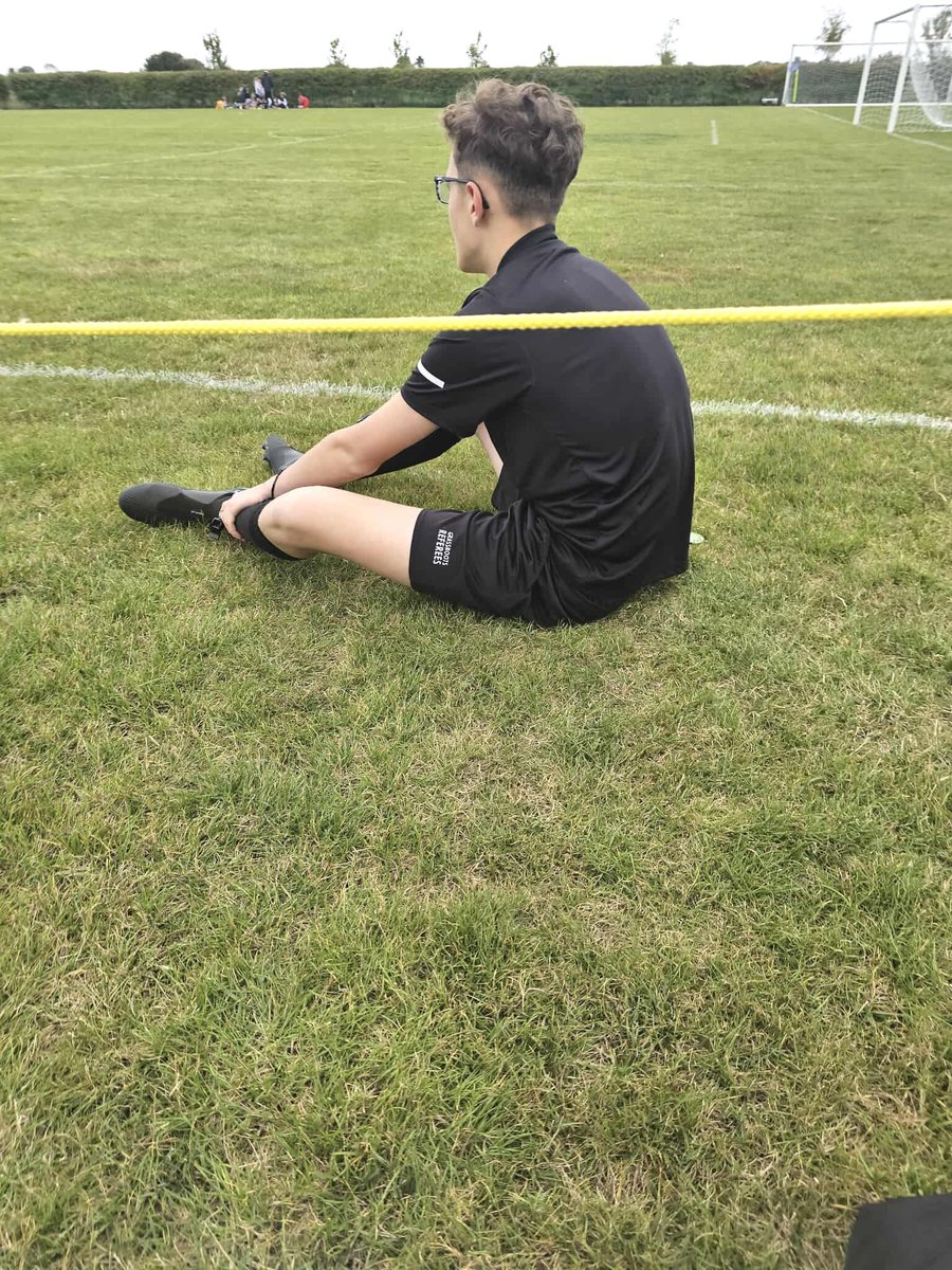 Teamgrassroots_'s tweet image. #Shoutout to 14 year old referee Noah. He loves football and he’s a massive advocate for grassroots football and loves reffing the kids teams. 

Noah has had mostly good games but a couple have had some not so nice parents.  He has learnt that he can’t please everyone and as long…