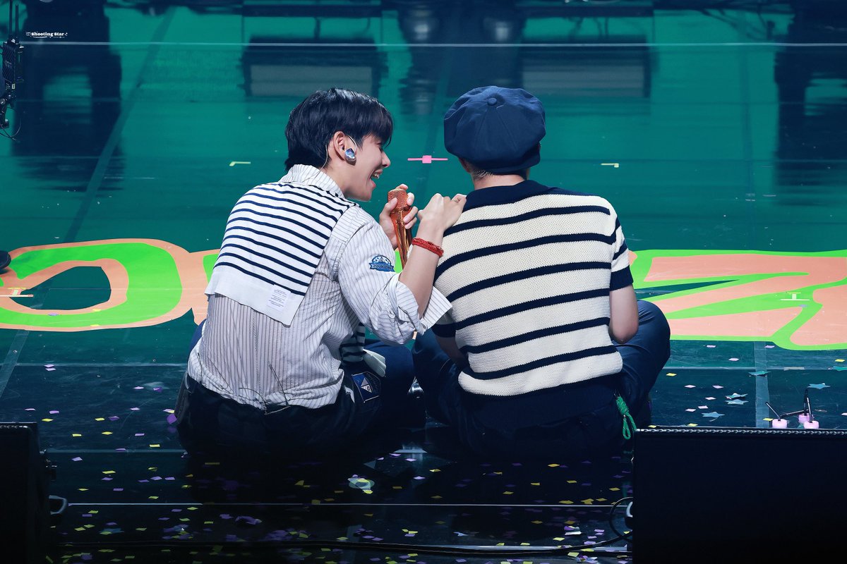 Shooting__029's tweet photo. 250927 
ZOONIZINI FANPARTY [Roll The Dice] in Seoul

#주니지니 #ZOONIZINI #진진 #JINJIN #엠제이 #MJ #아스트로 #ASTRO https://t.co/N3nlYq4Lrg